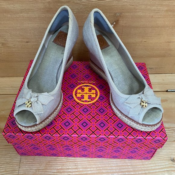 Tori Burch Espadrille Gold Canvas Wedges - Picture 4 of 8